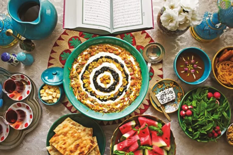 با این 7 خوراکی‌ در ماه رمضان، گرسنگی و تشنگی را به فراموشی بسپارید